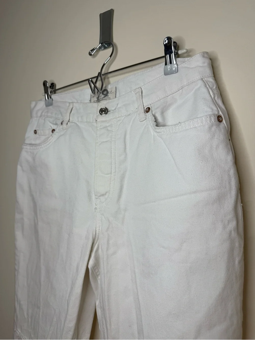 FREE PEOPLE WE THE FREE Maggie Beachy Shredded Distressed White Cropped Jeans